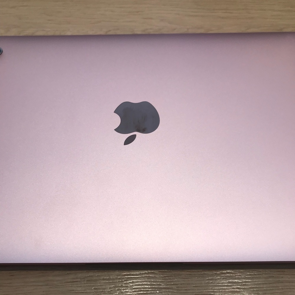 Meet your Posher, Aziza